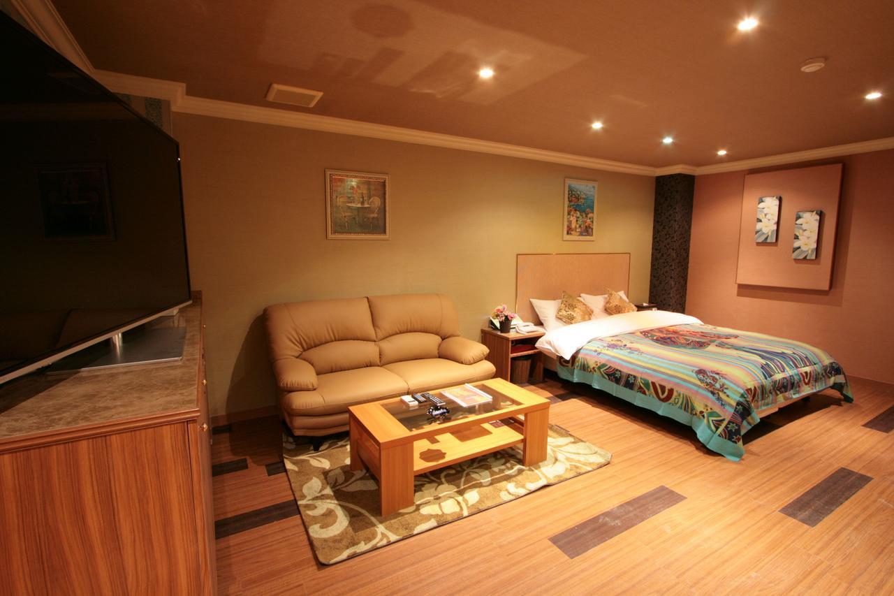 Sari Seki Inter (Adults Only) Hotel Kameyama Buitenkant foto